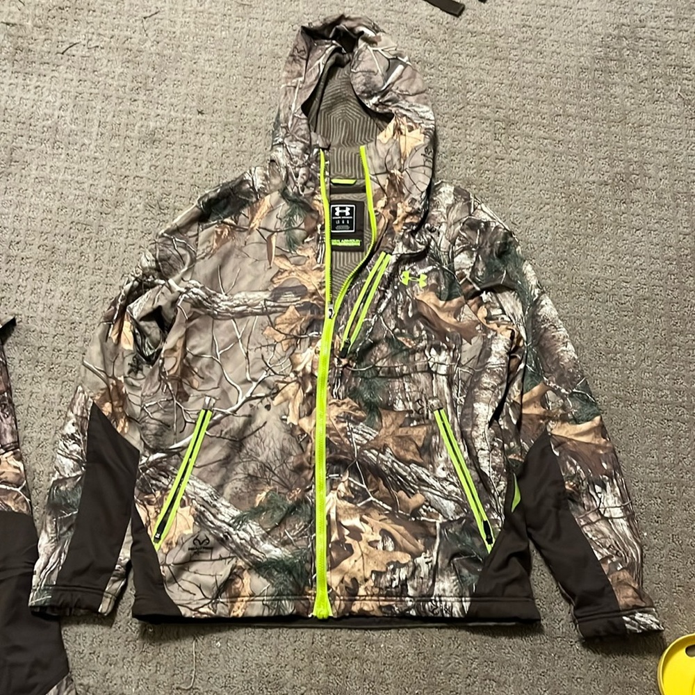 Men’s under armour hunting jacket. Storm2.